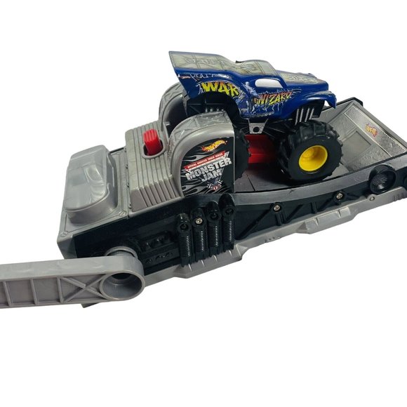 Monster Jam Silver Gray Truck Launcher Hot Wheels Vintage With 2 Trucks - Picture 13 of 16